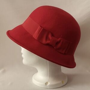 Beautiful Vintage Women's Vibrant Red 100% Wool Hat with Ribbon and Bow